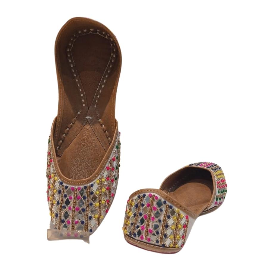 👡 Women’s Handcrafted Punjabi Jutti – Perfect for Every Occasion