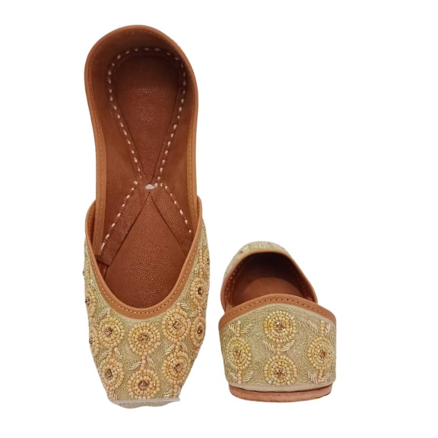👡 Women’s Handcrafted Punjabi Jutti – Perfect for Every Occasion