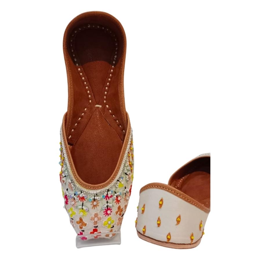 👡 Women’s Handcrafted Punjabi Jutti – Perfect for Every Occasion